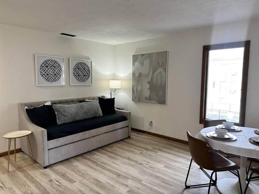 Capital Suite On 6Th Street - King Bed / Downtown! Springfield Exteriér fotografie
